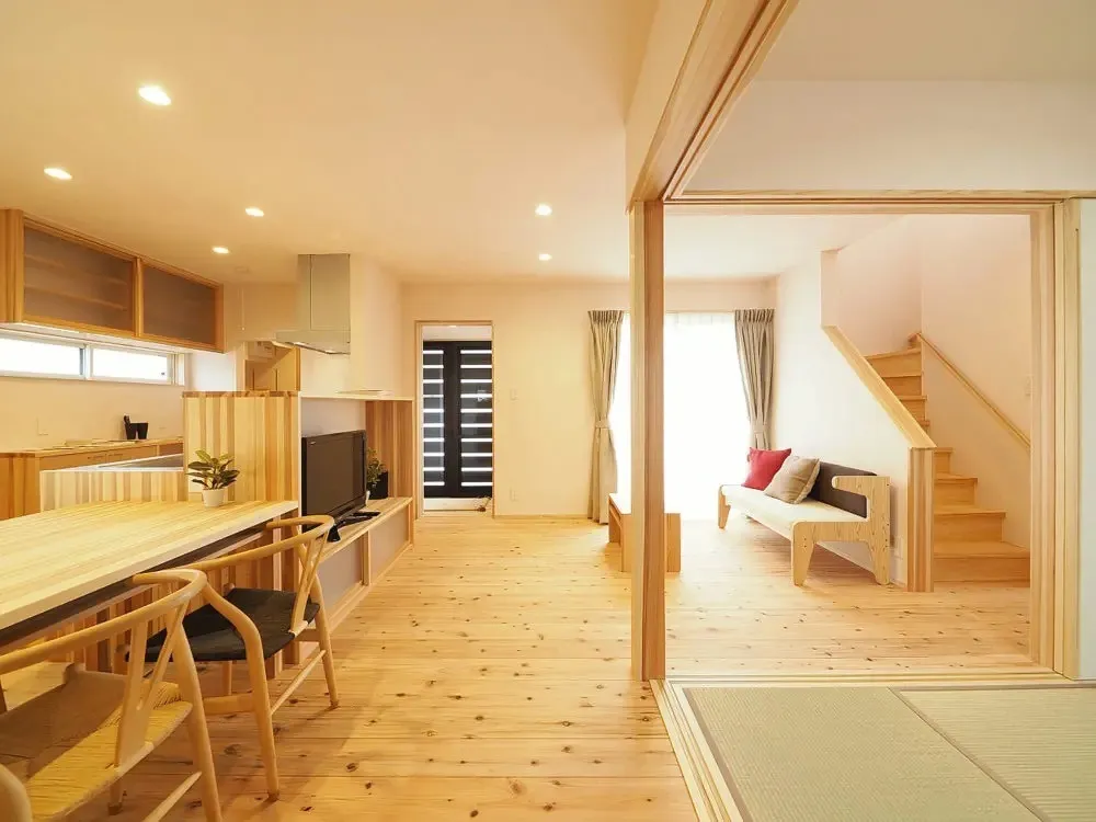 【こだわりのオリジナルキッチンが光る！村上市初F-CON導入のエコ住宅】