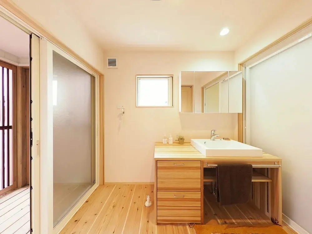 【こだわりのオリジナルキッチンが光る！村上市初F-CON導入のエコ住宅】