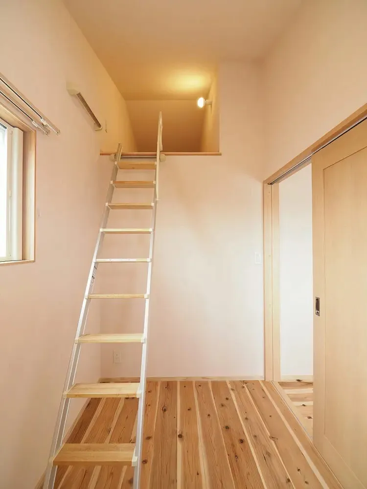 【こだわりのオリジナルキッチンが光る！村上市初F-CON導入のエコ住宅】