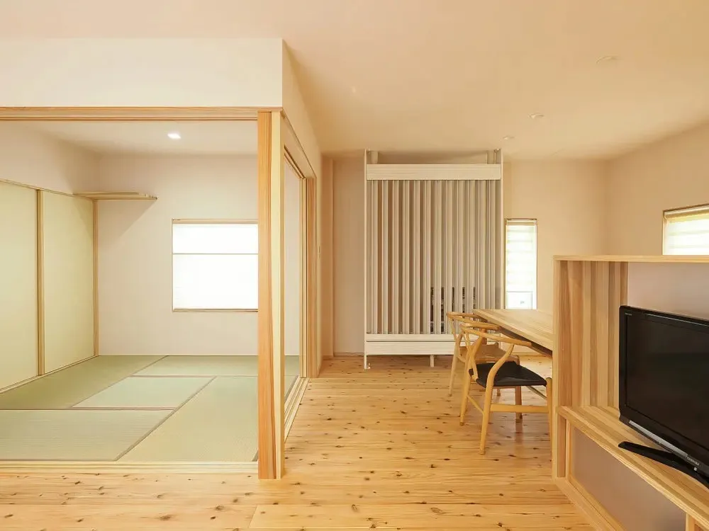 【こだわりのオリジナルキッチンが光る！村上市初F-CON導入のエコ住宅】
