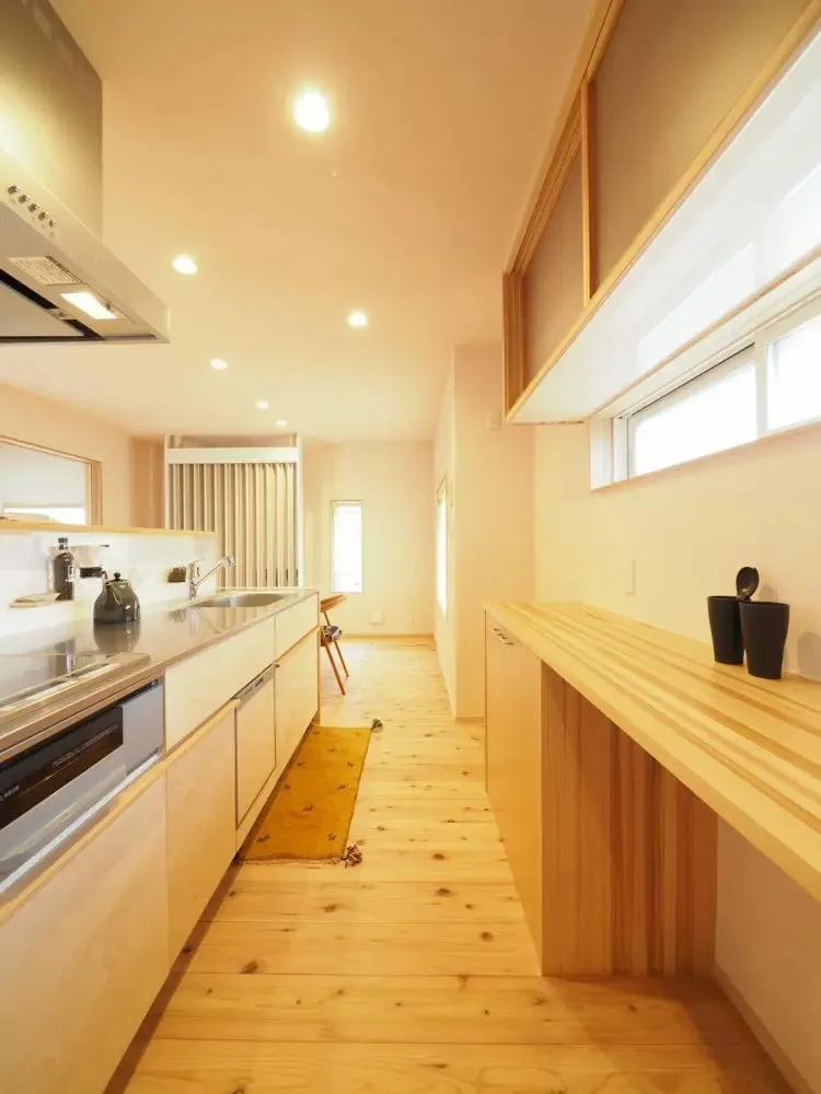【こだわりのオリジナルキッチンが光る！村上市初F-CON導入のエコ住宅】