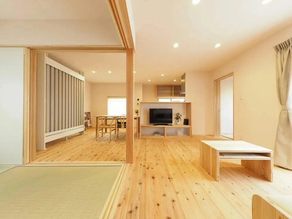 【こだわりのオリジナルキッチンが光る！村上市初F-CON導入のエコ住宅】
