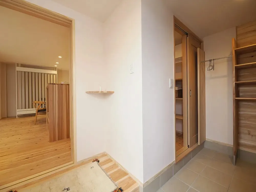 【こだわりのオリジナルキッチンが光る！村上市初F-CON導入のエコ住宅】