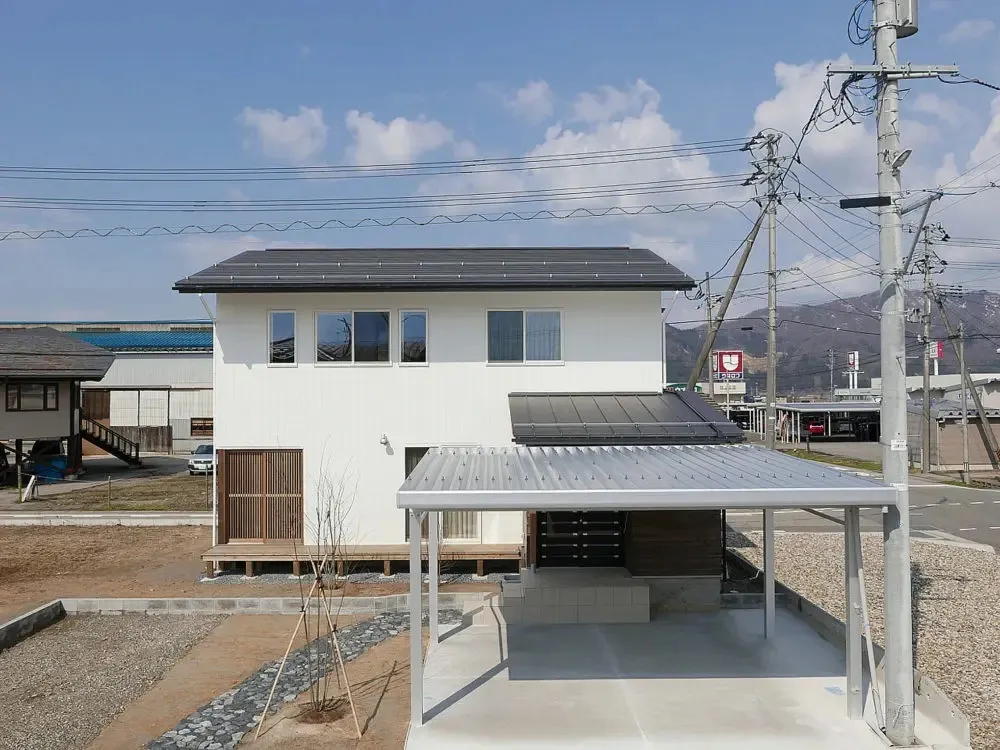 【こだわりのオリジナルキッチンが光る！村上市初F-CON導入のエコ住宅】
