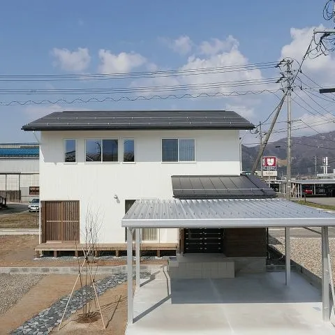 【こだわりのオリジナルキッチンが光る！村上市初F-CON導入のエコ住宅】