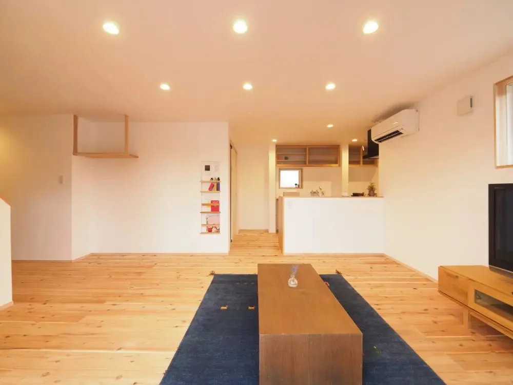 【ほどよい距離間の将来同居型自然素材の家】