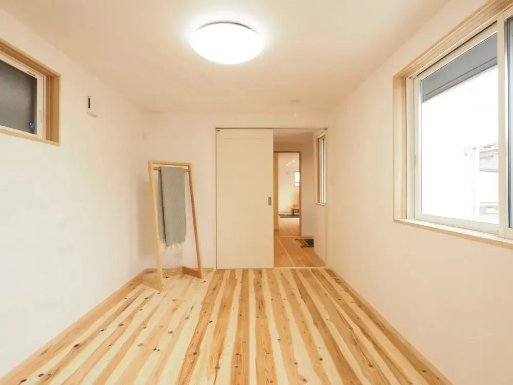 【ほどよい距離間の将来同居型自然素材の家】