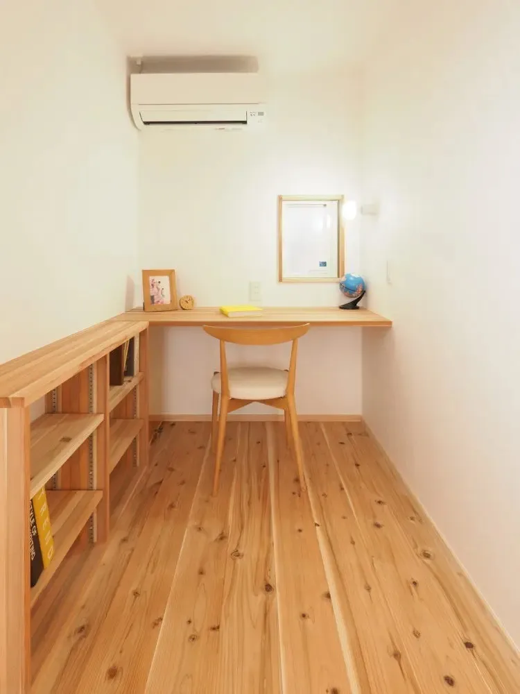 【ほどよい距離間の将来同居型自然素材の家】