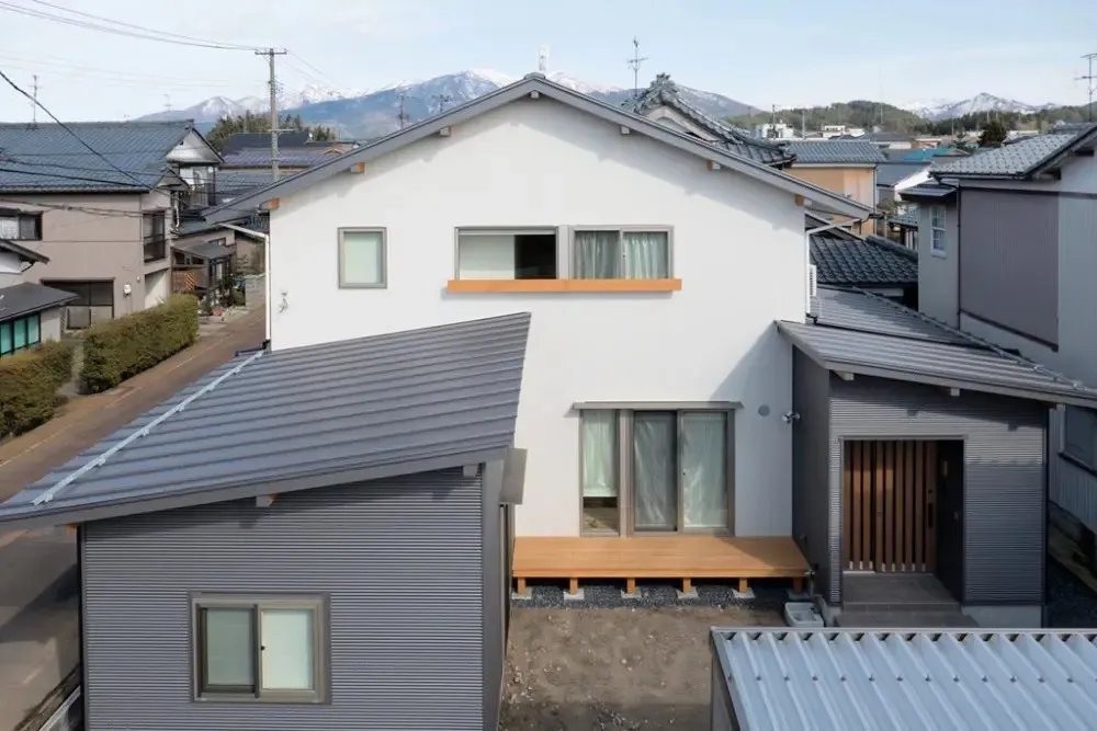 【集うLDKと2つのデザイン和室がある2世帯の家】