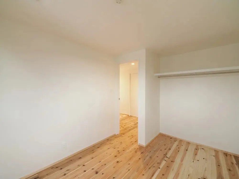 子供部屋は4.5帖が2部屋。<br>収納部には建具を設けないので、より解放的な空間に。