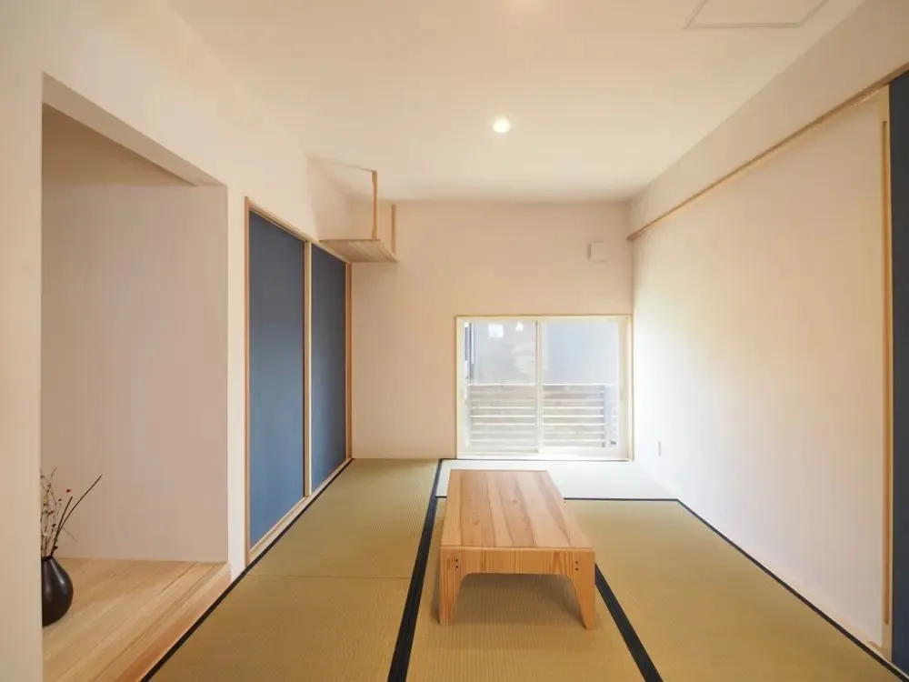 青と白を基調とした6帖和室。<br>家族が普段使いもしやすく、来客時にも活かされる空間に。