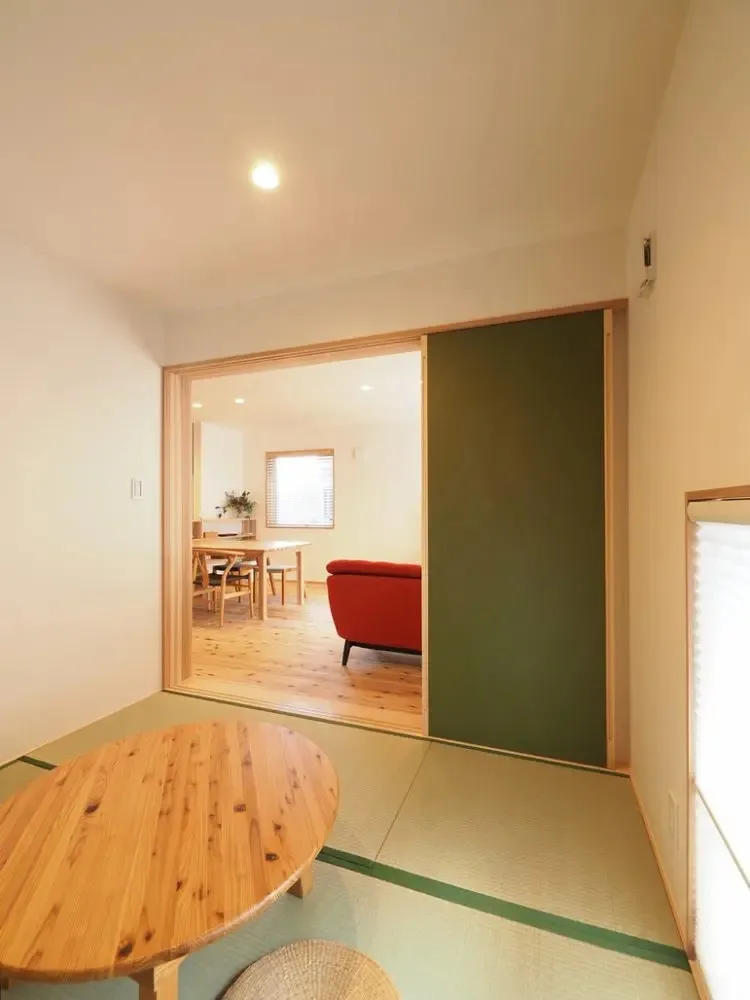 【旗竿地に建つ新婚夫婦が求めたのびのび暮らす家】