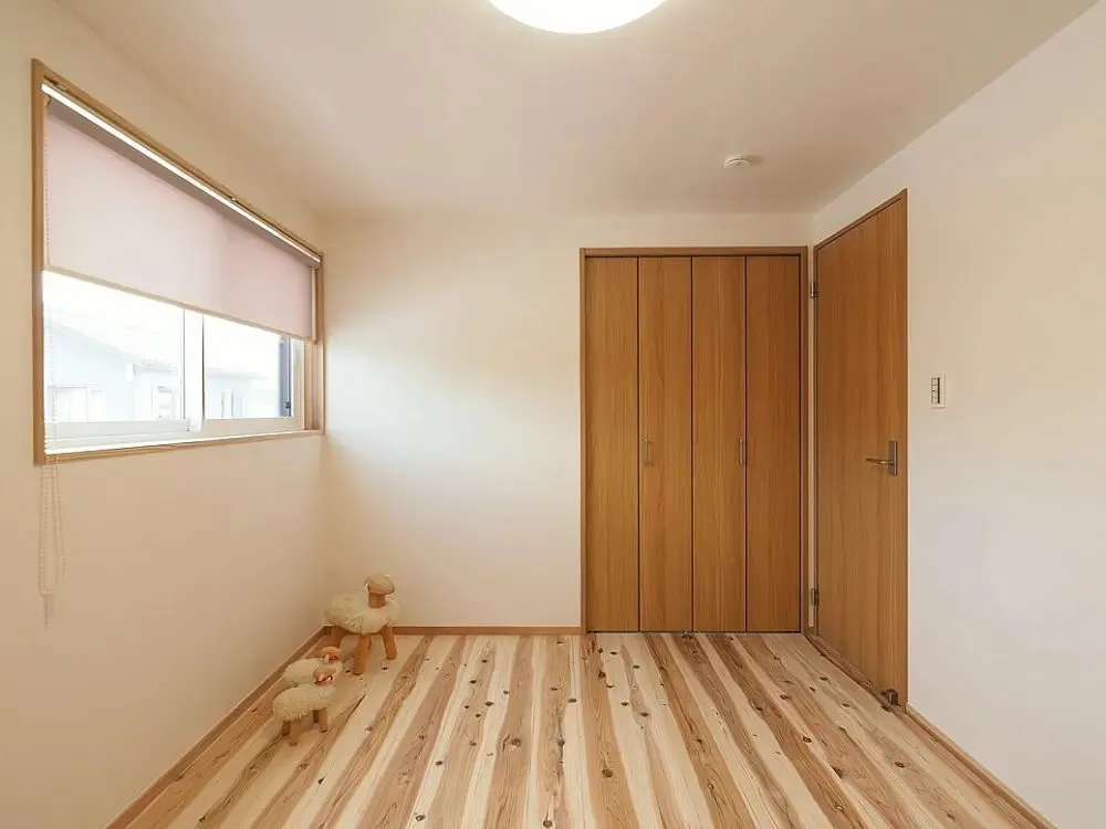 【旗竿地に建つ新婚夫婦が求めたのびのび暮らす家】