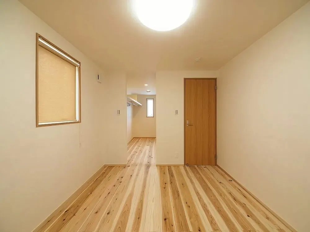 【旗竿地に建つ新婚夫婦が求めたのびのび暮らす家】