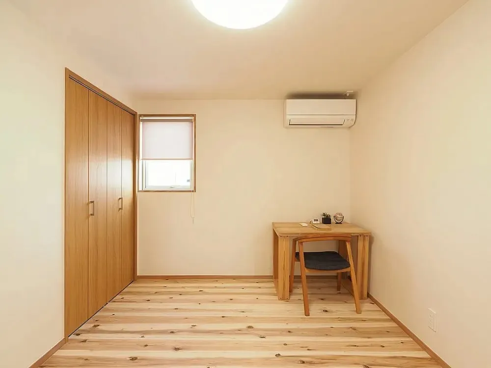 【旗竿地に建つ新婚夫婦が求めたのびのび暮らす家】