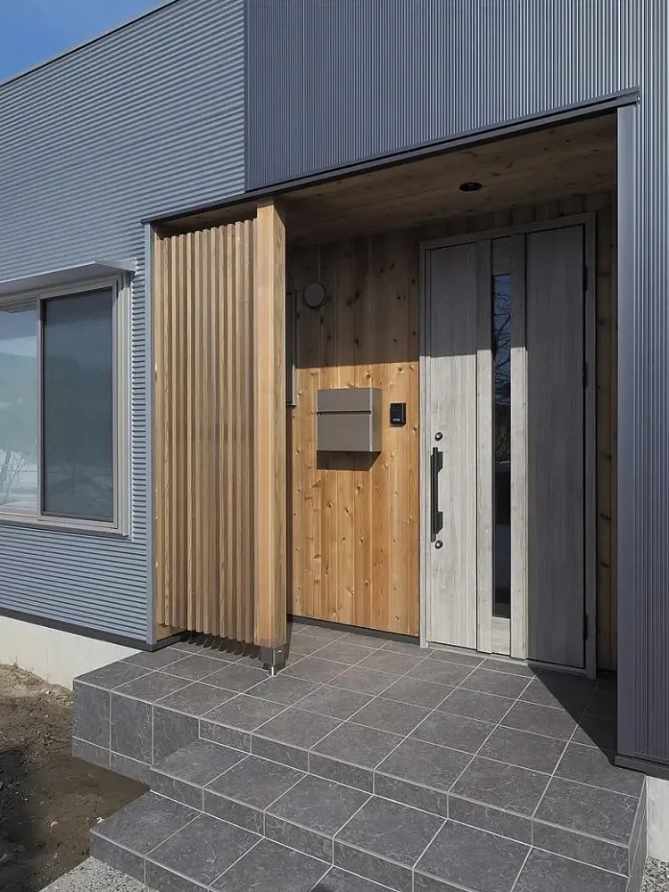 【旗竿地に建つ新婚夫婦が求めたのびのび暮らす家】