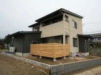 【大開放空間でつながるアウトリビングの家】