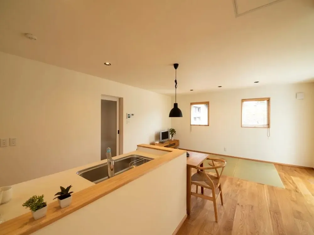 【暮らしにアジャストする19坪の広がる平屋】