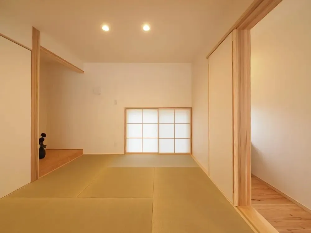 【広い庭でおうちアウトドアを満喫する子育て世代の平屋】