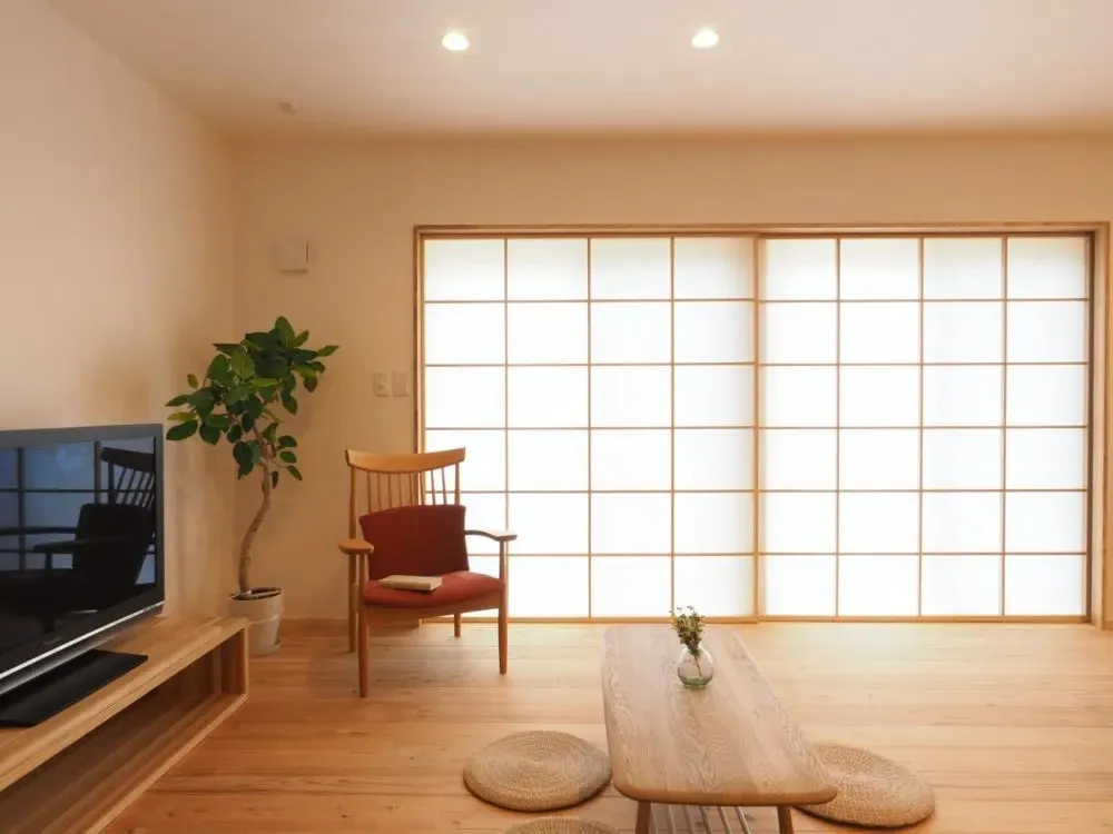 【広い庭でおうちアウトドアを満喫する子育て世代の平屋】