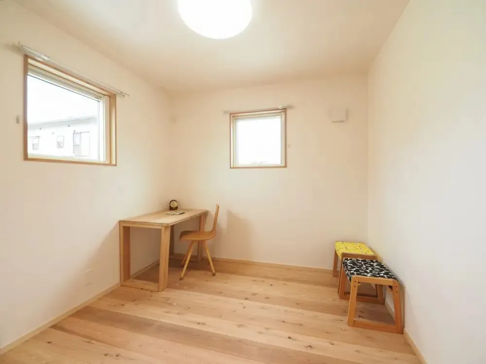 【広い庭でおうちアウトドアを満喫する子育て世代の平屋】